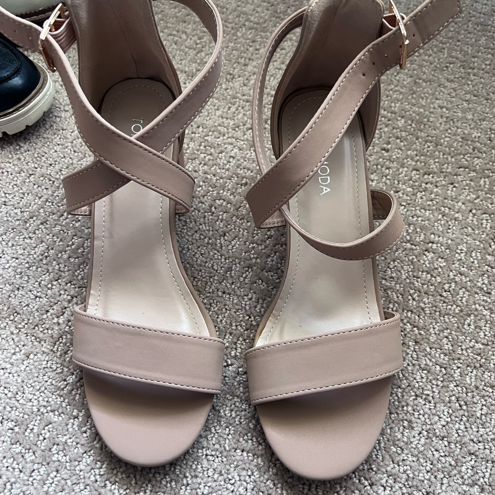 TOP Moda Women's Nude Strappy Sandals